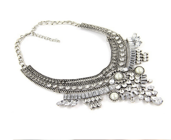 Exaggerated Alloy Pearl Women's Choker Necklace