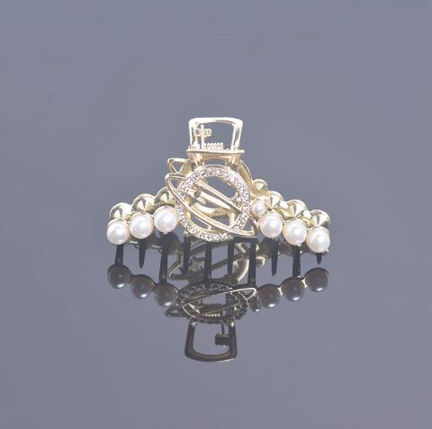 Pearl Hair Clips with Rhinestones & Heart Design – Elegant Women's Hair Accessories