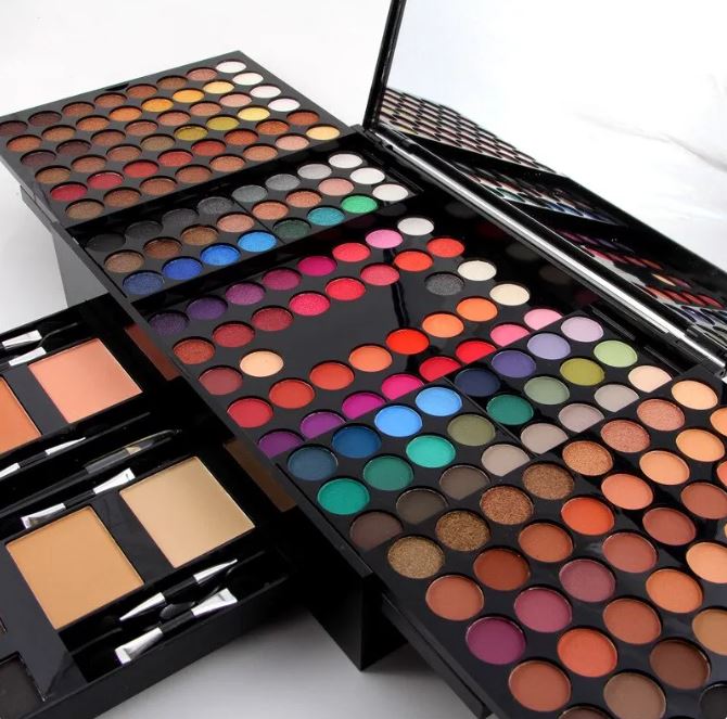 180-Color Piano-Shaped Eyeshadow & Blush Set – All-in-One Makeup Palette