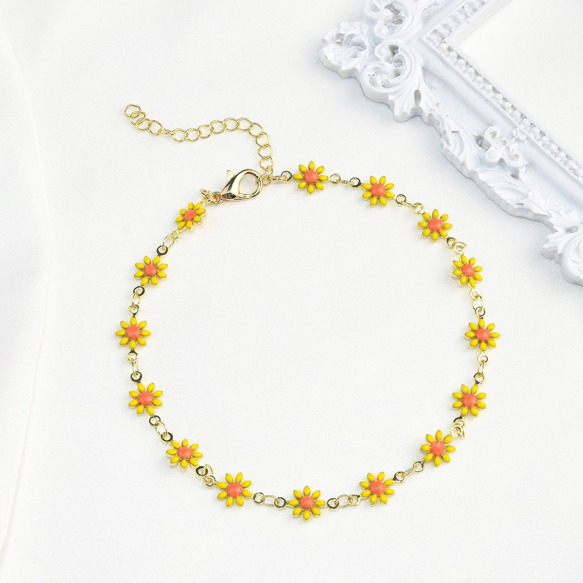 Little Daisy Anklet - Simple and Fashionable Accessory