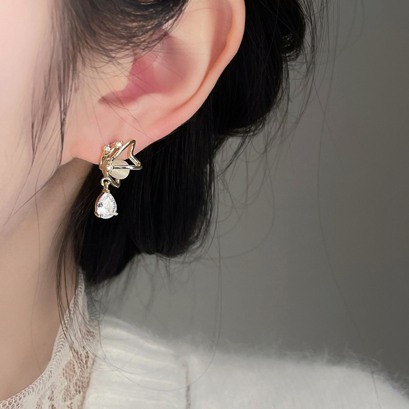 Butterfly Pearl Rhinestone Earrings – Elegant Sparkling Jewelry – USA