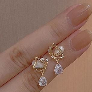 Butterfly Pearl Rhinestone Earrings – Elegant Sparkling Jewelry – USA