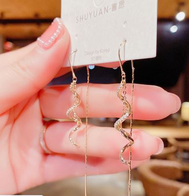 Elegant Drop Earrings for Women – Stylish Statement Fashion Jewelry