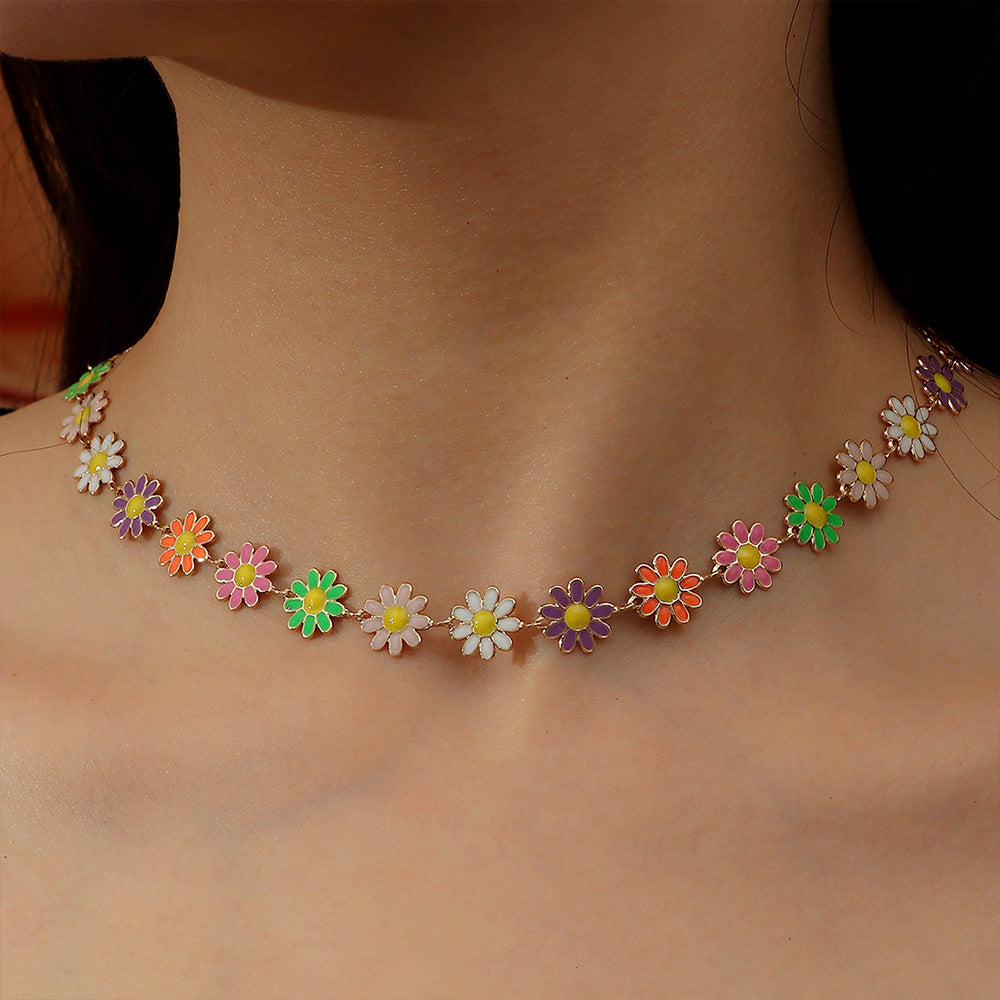 Trendy Minimalist Daisy Layered Choker Necklace for Summer
