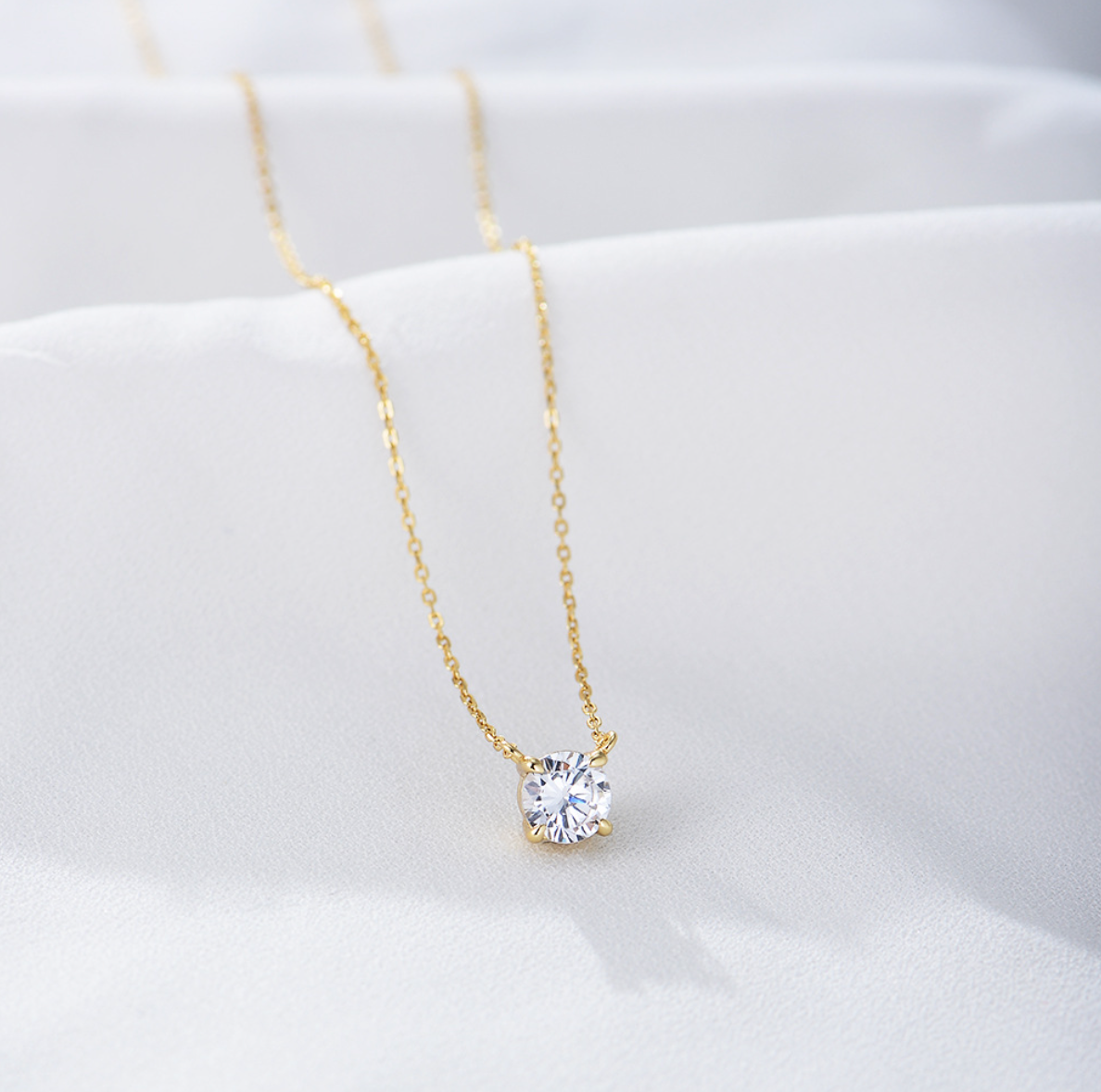 Zircon Round Pendant Necklace