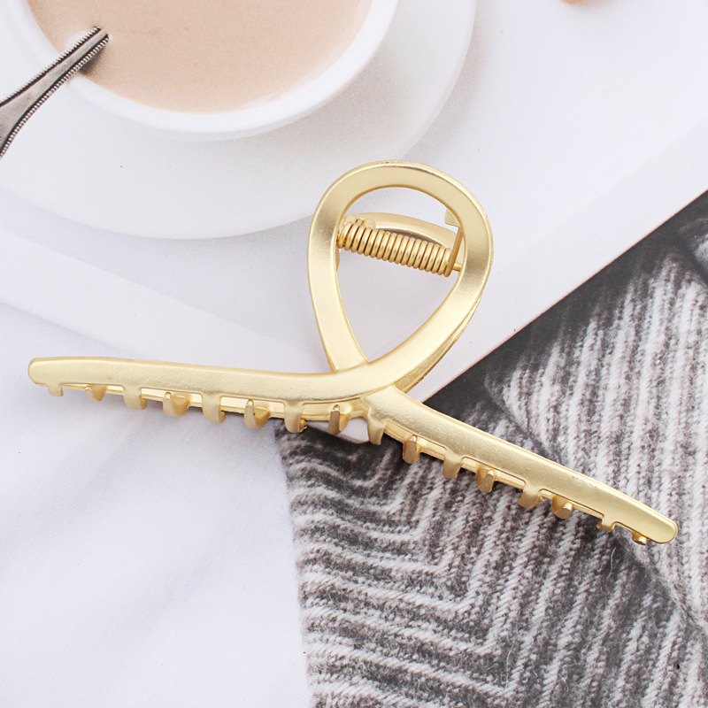 Blonde Shark Hair Clip – Large Claw Hair Styling Accessory for Women