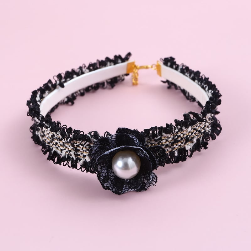 Hand-Woven Pearl Flower Cat Collar with Bell – Adjustable PU Fashion Collar