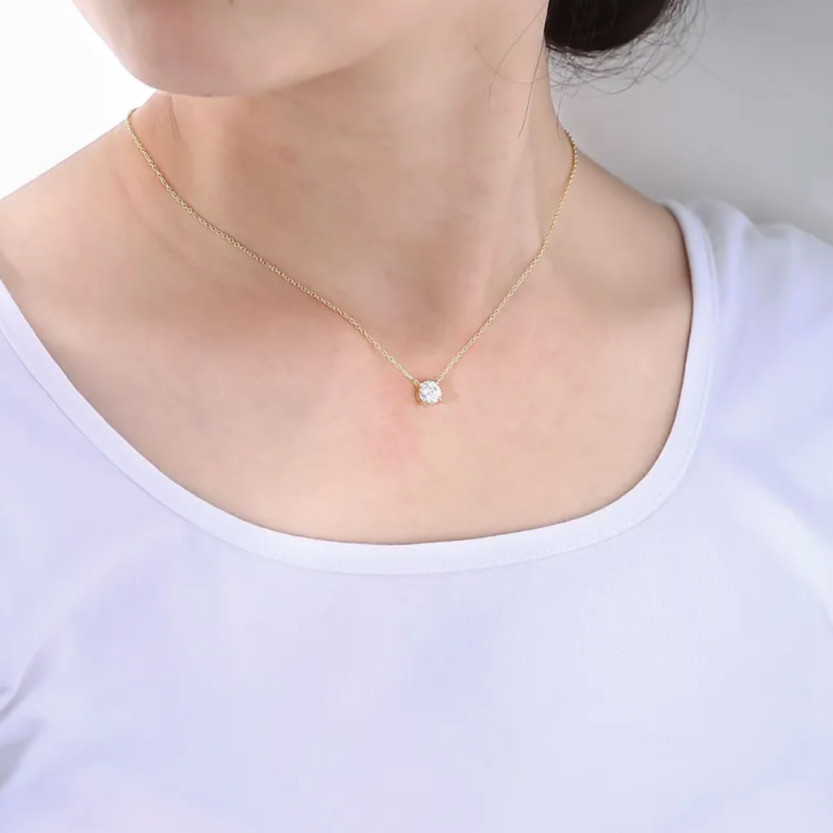 Zircon Round Pendant Necklace