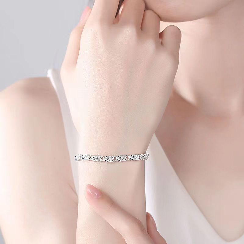 Adjustable Clover Bracelet for Women - Stylish Gift