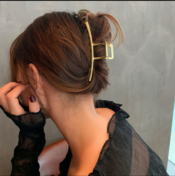 Blonde Shark Hair Clip – Large Claw Hair Styling Accessory for Women