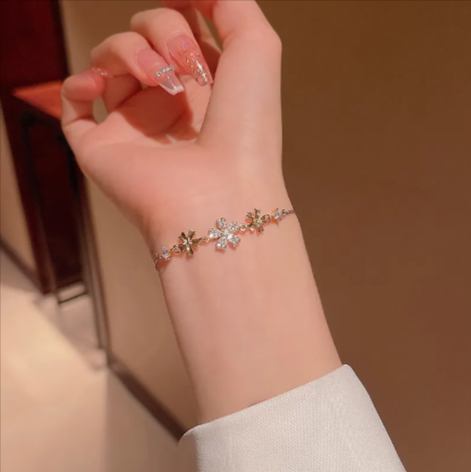BloomCharm Personalized Flower Bracelet for Women – Elegant Floral Charm Wrist Jewelry