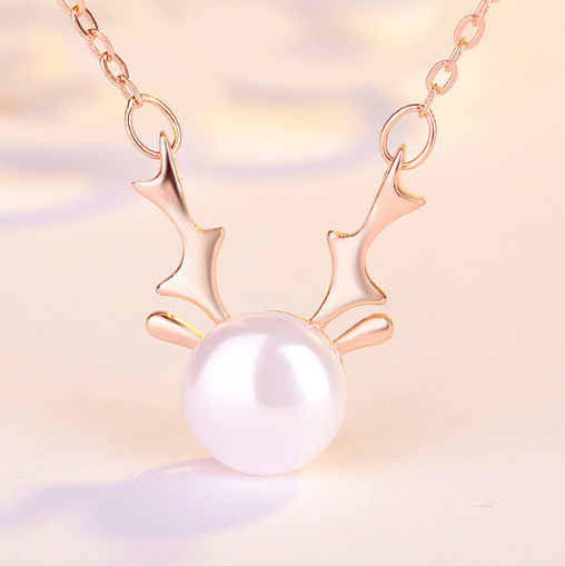 Small Elk Pearl Pendant Necklace