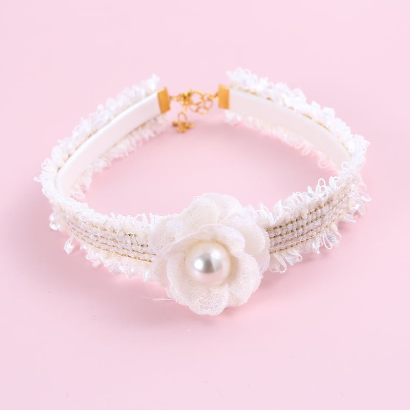 Hand-Woven Pearl Flower Cat Collar with Bell – Adjustable PU Fashion Collar
