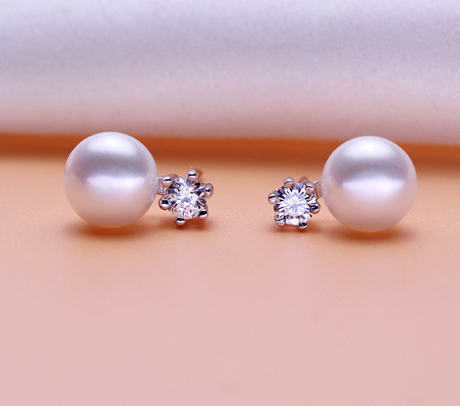 Six-Prong Pearl Stud Earrings for Women – Elegant Classic Jewelry