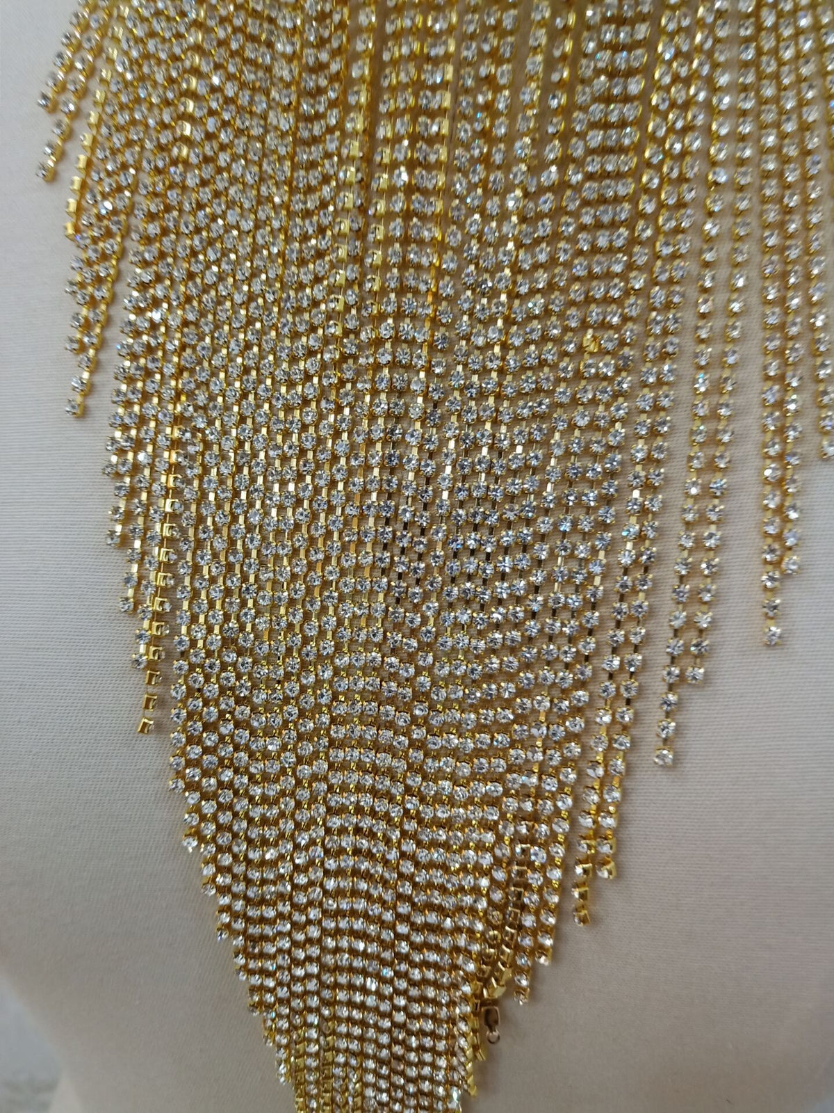 Fashionable Rhinestone Choker Necklace with Tassels
