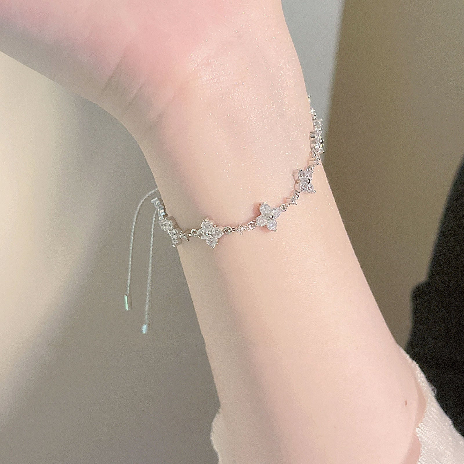 Women’s Adjustable Silver Shining Bracelet – Korean Style Fashion Jewelry