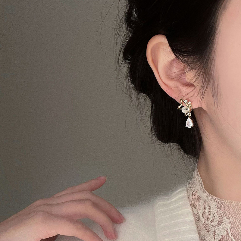 Butterfly Pearl Rhinestone Earrings – Elegant Sparkling Jewelry – USA