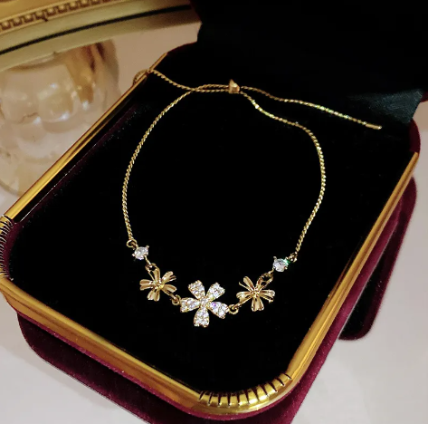 BloomCharm Personalized Flower Bracelet for Women – Elegant Floral Charm Wrist Jewelry