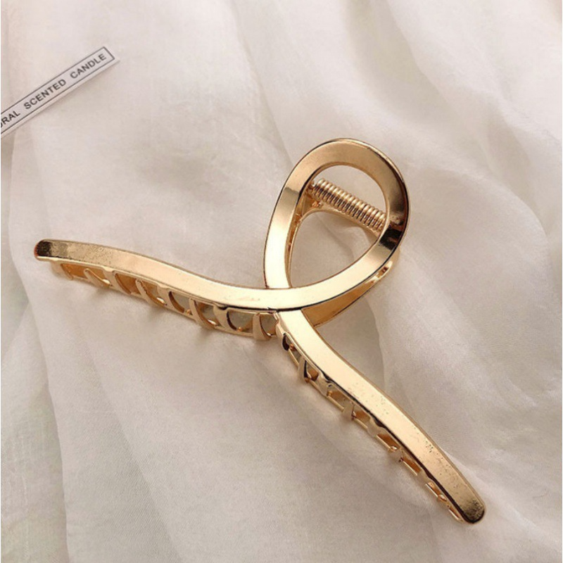 Blonde Shark Hair Clip – Large Claw Hair Styling Accessory for Women