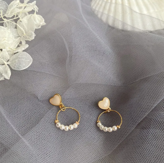 French Retro Pearl Earrings for Women – Elegant Vintage-Inspired Jewelry