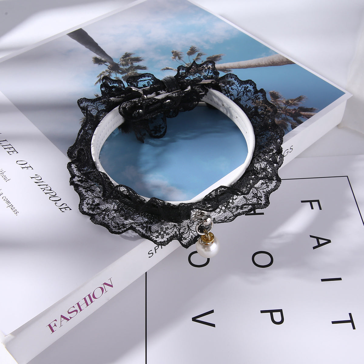 Adjustable Lace Cat Collar with Bell – Elegant PU Collar for Cats