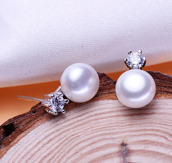 Six-Prong Pearl Stud Earrings for Women – Elegant Classic Jewelry