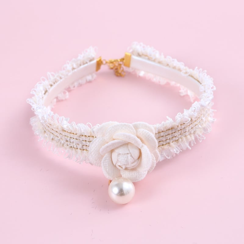 Hand-Woven Pearl Flower Cat Collar with Bell – Adjustable PU Fashion Collar
