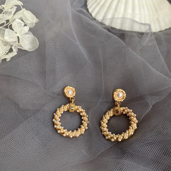 French Retro Pearl Earrings for Women – Elegant Vintage-Inspired Jewelry