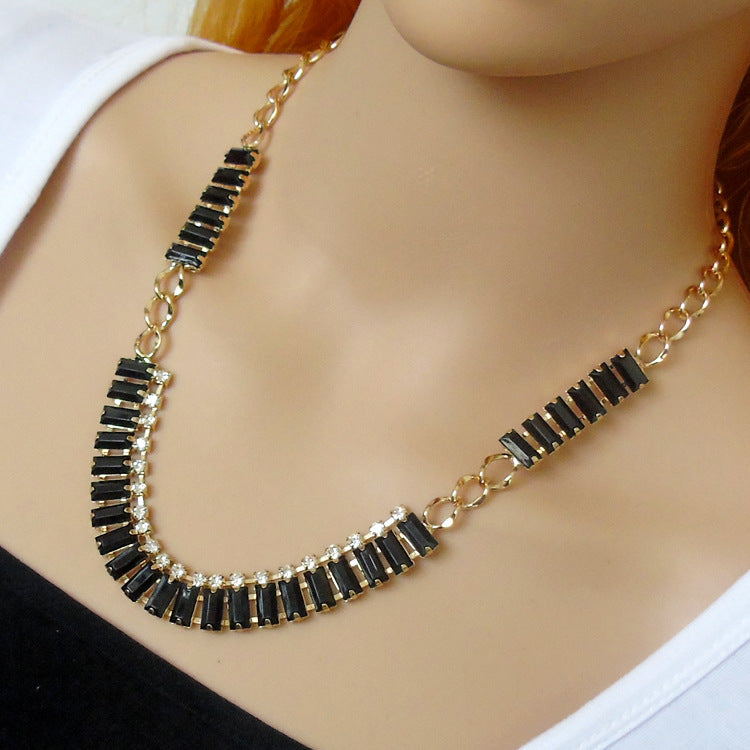 Luxury Resin Rhinestone Short Choker Necklace for Women