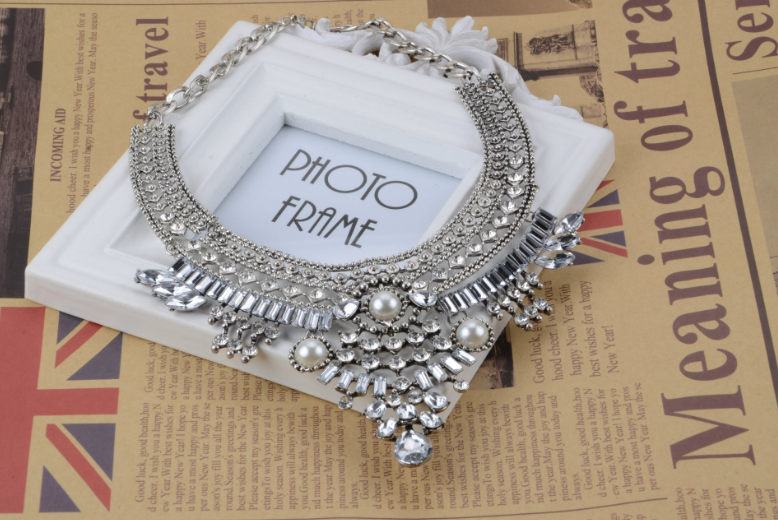 Exaggerated Alloy Pearl Women's Choker Necklace