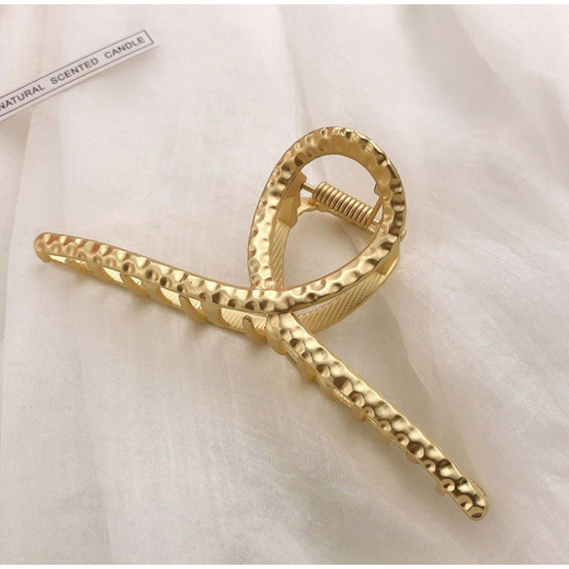 Blonde Shark Hair Clip – Large Claw Hair Styling Accessory for Women