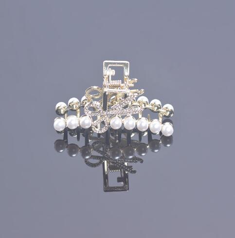 Pearl Hair Clips with Rhinestones & Heart Design – Elegant Women's Hair Accessories