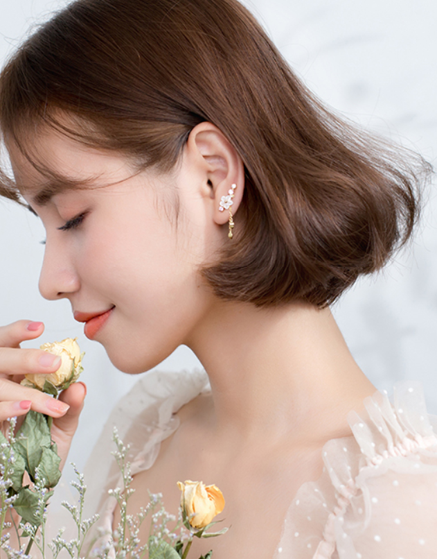 Shell Flower Earrings for Women – Elegant Floral Statement Jewelry