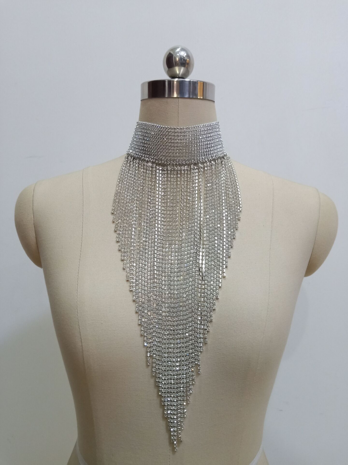 Fashionable Rhinestone Choker Necklace with Tassels