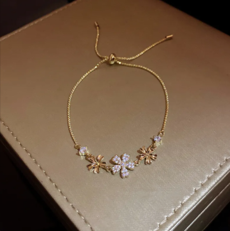 BloomCharm Personalized Flower Bracelet for Women – Elegant Floral Charm Wrist Jewelry
