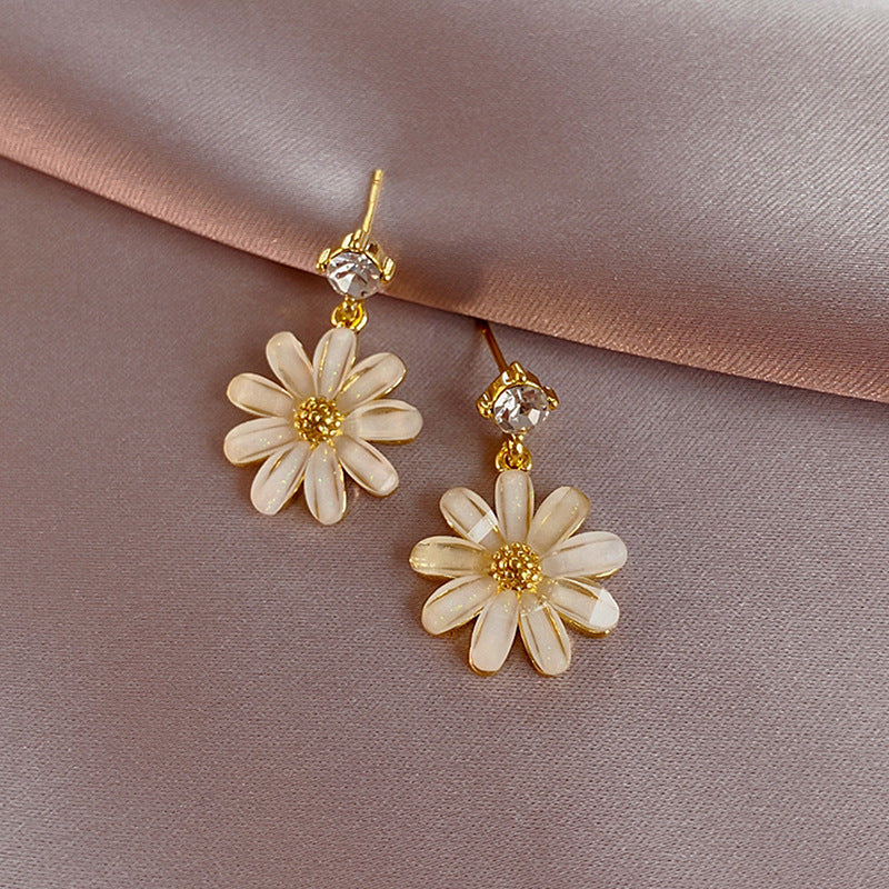 S925 Silver Cat’s Eye Daisy Stud Earrings – Delicate Floral Jewelry for Women