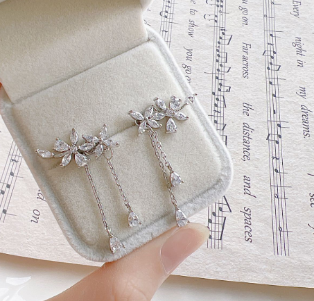 S925 Silver Flower Tassel Earrings – Elegant Dangling Floral Earrings for Women