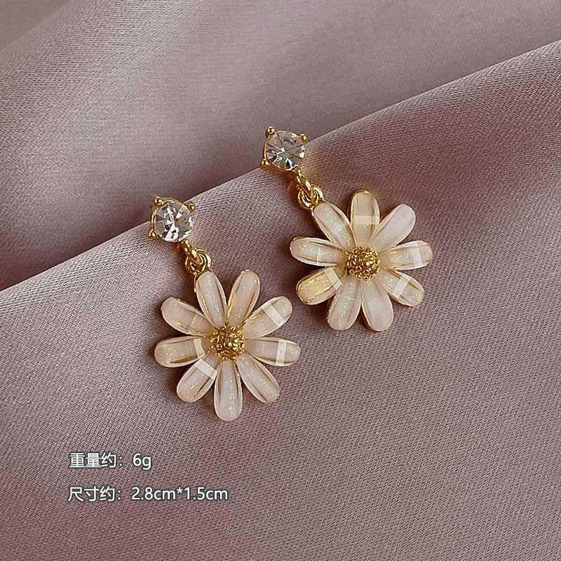S925 Silver Cat’s Eye Daisy Stud Earrings – Delicate Floral Jewelry for Women