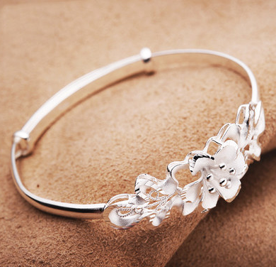 Adjustable Bracelet with Bougainvillea Design for Women