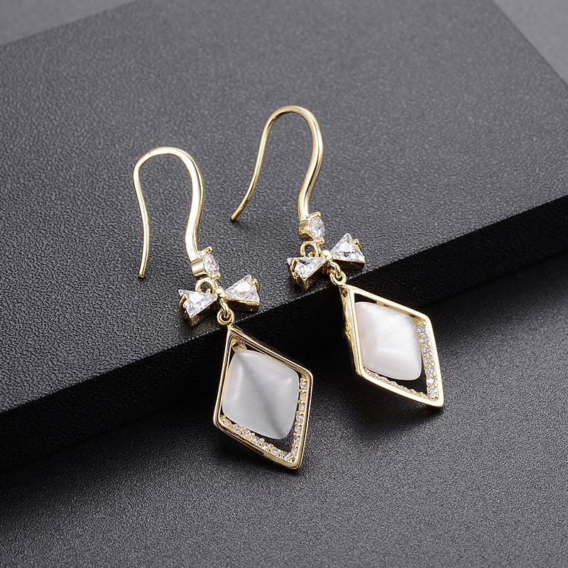 Stylish High-End Fashion Earrings for Women – Elegant Statement Jewelry