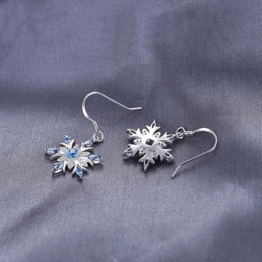 White Diamond-Style Earrings for Women – Elegant Sparkling Statement Jewelry