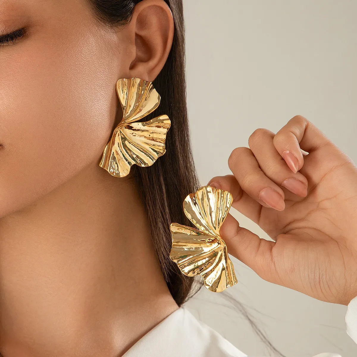 Flower Pattern Earrings for Women – Elegant Floral Statement Jewelry