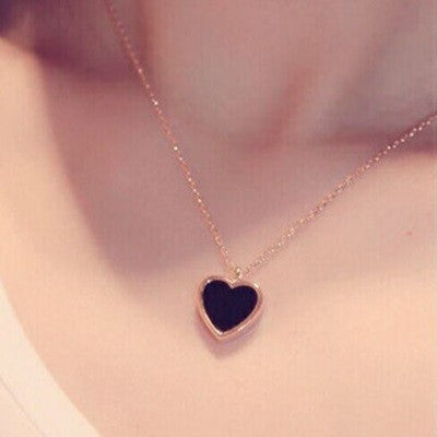 Women’s Rose Gold Heart Necklace – 18K Rose Gold-Plated Titanium Steel Clavicle Chain