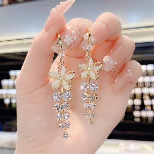 Retro Gold Cat’s Eye Flower Earrings – Vintage Fairy-Inspired Jewelry for Women