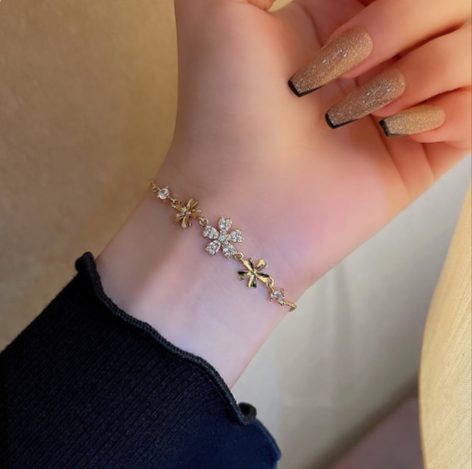 BloomCharm Personalized Flower Bracelet for Women – Elegant Floral Charm Wrist Jewelry