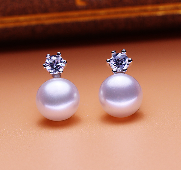 Six-Prong Pearl Stud Earrings for Women – Elegant Classic Jewelry