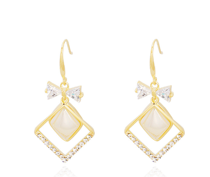 Stylish High-End Fashion Earrings for Women – Elegant Statement Jewelry