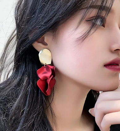 Red Rose Tassel Earrings – Elegant Statement Jewelry – USA