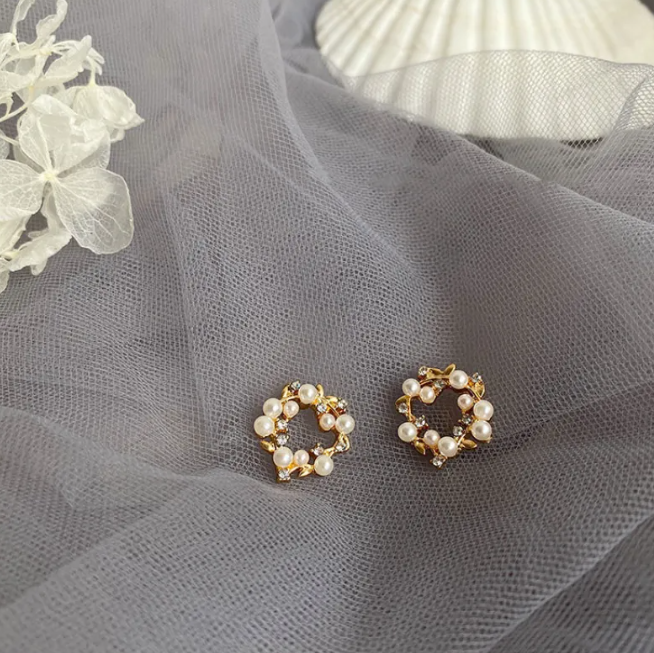 French Retro Pearl Earrings for Women – Elegant Vintage-Inspired Jewelry