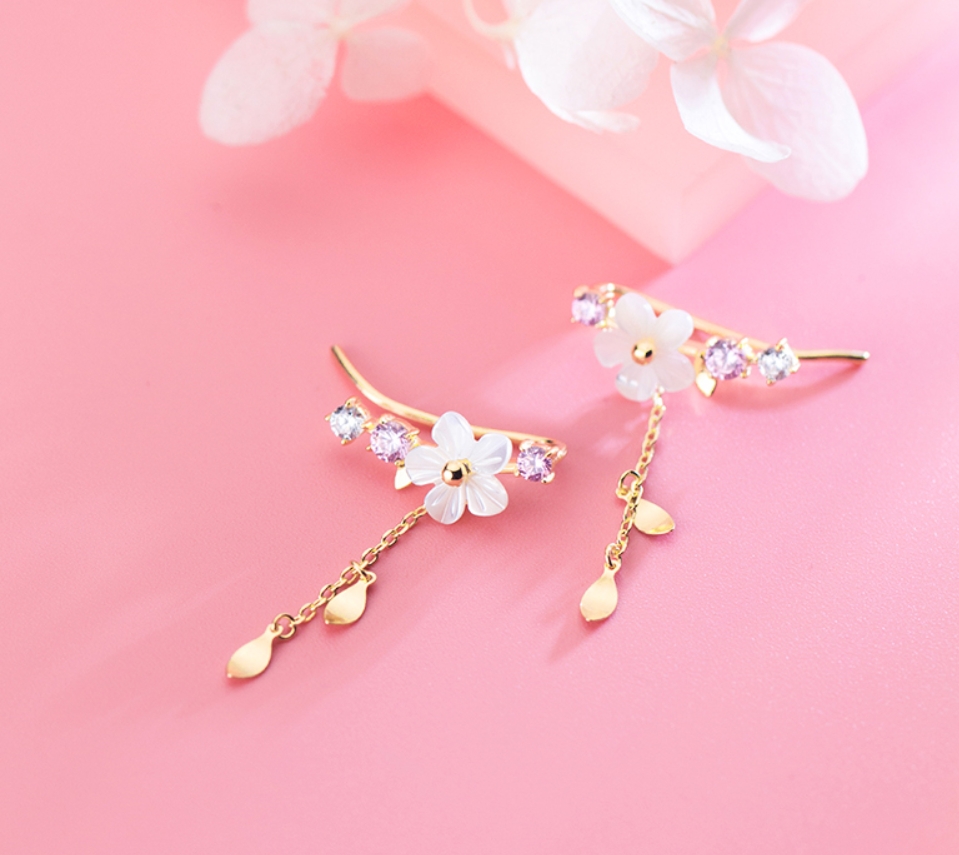 Shell Flower Earrings for Women – Elegant Floral Statement Jewelry